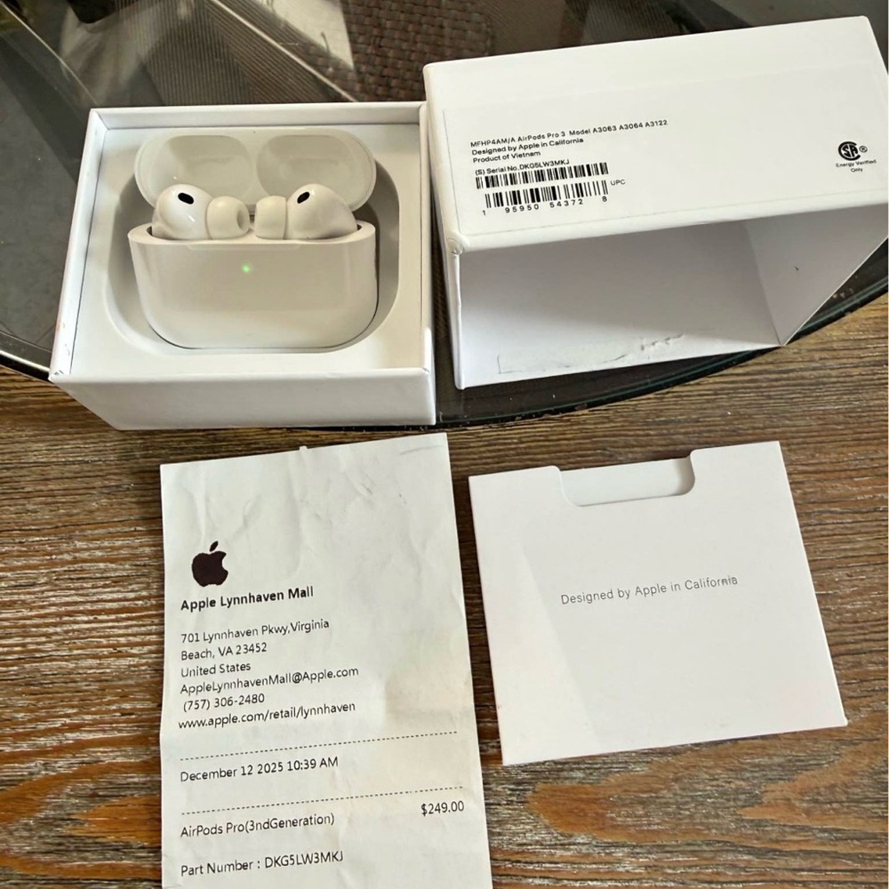 Apple AirPods Pro 3 with Charging Case - White